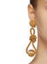 模特儿示范图 - 点击放大 - OSCAR DE LA RENTA - 珠饰圆球绳索造型吊坠耳环