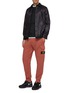 模特儿示范图 - 点击放大 - STONE ISLAND - 可拆式品牌标志徽章纯棉工装裤