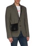 模特儿示范图 - 点击放大 - BALENCIAGA - B字母迷你斜挎邮差包