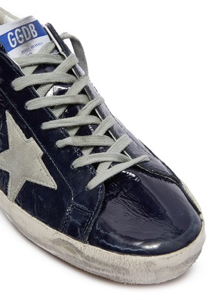 细节 - 点击放大 - GOLDEN GOOSE - Superstar五角星做旧感皱感漆皮运动鞋