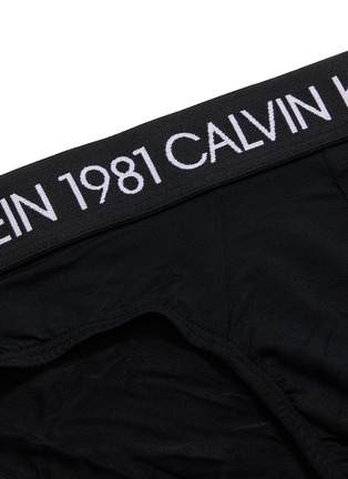  - CALVIN KLEIN UNDERWEAR - 1981 Bold品牌名称三角内裤