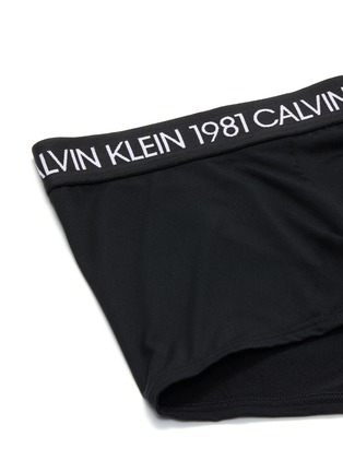 - CALVIN KLEIN UNDERWEAR - 1981 Bold品牌名称低腰平脚内裤