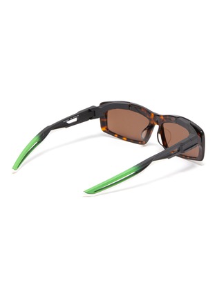 模特儿示范图 - 点击放大 - BALENCIAGA - Hybrid切割镜腿玳瑁板材方框太阳眼镜