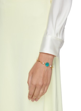 模特儿示范图 - 点击放大 - EJING ZHANG - Dixter纱线树脂淡水珍珠扭纹镀金手镯