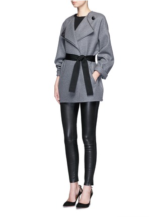 模特儿示范图 - 点击放大 - J BRAND - L8007中腰羊皮及踝紧身裤