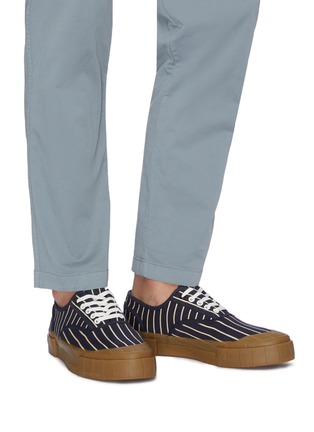 模特儿示范图 - 点击放大 - GOOD NEWS - 'Hurler 2' pinstripe cotton sneakers