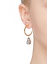 模特儿示范图 - 点击放大 - J. HARDYMENT - Silver Pearl珍珠造型吊坠黄铜开口圆环耳环