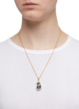 模特儿示范图 - 点击放大 - J. HARDYMENT - Small Silver Pearl珍珠造型镀铑吊坠项链
