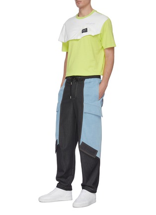 模特儿示范图 - 点击放大 - FENG CHEN WANG - 拼接搭叠品牌名称纯棉T恤