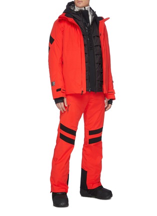 模特儿示范图 - 点击放大 - ROSSIGNOL - AERATION拼色条纹功能夹棉滑雪裤