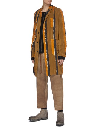 模特儿示范图 - 点击放大 - UMA WANG - SB3拼色波浪条纹混亚麻大衣