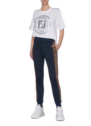 模特儿示范图 - 点击放大 - FENDI SPORT - FENDIRAMA FF LOGO品牌标志纯棉T恤