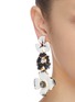 模特儿示范图 - 点击放大 - KENNETH JAY LANE - 仿水晶点缀花卉造型夹耳耳环