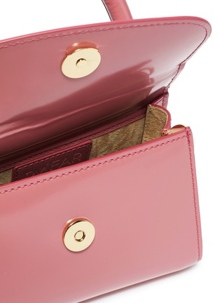 细节 - 点击放大 - BY FAR - Mini patent leather top handle tote