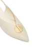 细节 - 点击放大 - MERCEDES CASTILLO - TABI圆形金属缀饰尖头真皮露跟鞋