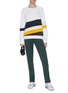 模特儿示范图 - 点击放大 - THE UPSIDE - ELECTRIC NY拼色侧条纹混棉长裤