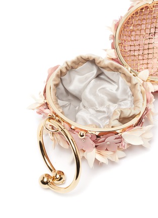 细节 - 点击放大 - ROSANTICA - EDERA人造珍珠花卉金属圆环手柄球形手提包