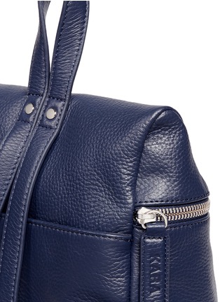 细节 - 点击放大 - KARA - 小号荔枝纹皮革背包