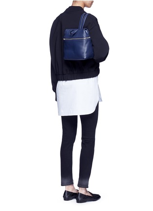 模特示范图 - 点击放大 - KARA - 小号荔枝纹皮革背包