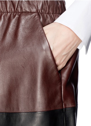 细节 - 点击放大 - VINCE - Colourblock leather skirt