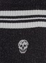细节 - 点击放大 - ALEXANDER MCQUEEN - 拼色条纹骷髅头金属丝线混棉针织袜