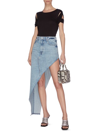 模特儿示范图 - 点击放大 - ALEXANDERWANG - RUNWAY不对称裙摆纯棉牛仔半裙