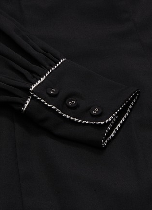 细节 - 点击放大 - C/MEO COLLECTIVE  - ORIGINl编织围边系带领结连衣裙