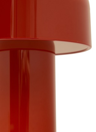 细节 –点击放大 - FLOS - Bellhop 台灯 — 砖红色