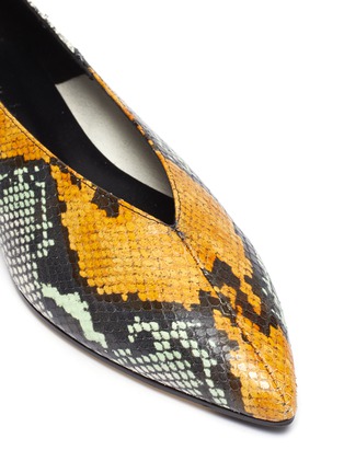 细节 - 点击放大 - AEYDE - MOA拼色蛇纹尖头真皮平底鞋
