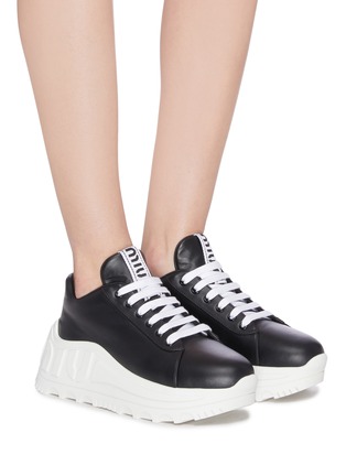 模特儿示范图 - 点击放大 - MIU MIU - Platform leather sneakers