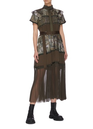 模特示范图 - 点击放大 - SACAI - JUNGLE丛林图案荷叶边百褶层叠连衣裙