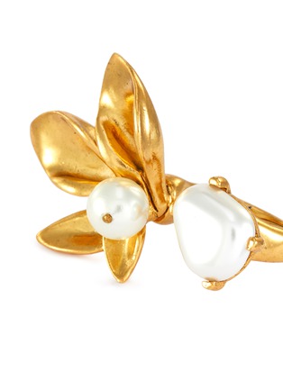 细节 - 点击放大 - OSCAR DE LA RENTA - 人造珍珠花卉造型金属戒指