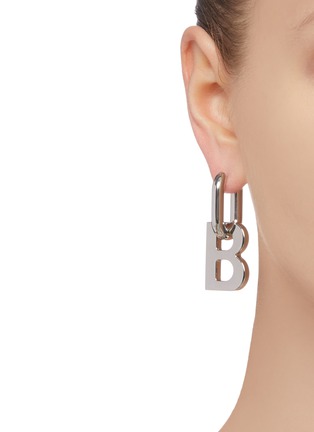 加大号b字母金属吊坠耳环