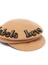 细节 - 点击放大 - LAURENCE & CHICO - LABEL LOVE珠饰英文字点缀短檐帽
