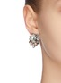 模特儿示范图 - 点击放大 - ANTON HEUNIS - OMEGA仿水晶花卉造型金属耳环