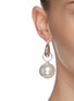模特儿示范图 - 点击放大 - NUMBERING - 人造珍珠爱心造型镀银黄铜吊坠不对称耳环