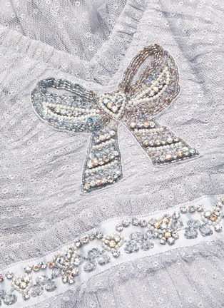 仿水晶人造珍珠亮片珠饰蝴蝶结层叠褶裥网纱吊带礼服裙展示图