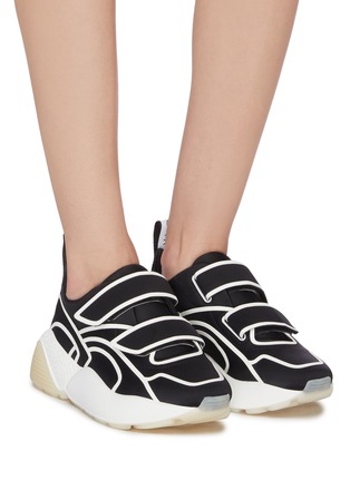 模特儿示范图 - 点击放大 - STELLA MCCARTNEY - ECLYPSE拼色几何线条厚底运动鞋