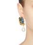 模特儿示范图 - 点击放大 - EJING ZHANG - SABRA树脂淡水珍珠镀18k金纯银吊坠耳环