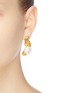 细节 - 点击放大 - EJING ZHANG - AVALON不对称几何淡水珍珠镀18k金纯银耳环