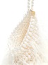 细节 - 点击放大 - CULT GAIA - Dory品牌名称金属缀饰鸵鸟毛人造珍珠手拿包