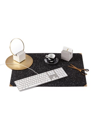 细节 –点击放大 - SLASH OBJECTS - 黄铜包角花岗岩纹理再生橡胶桌垫—黑色