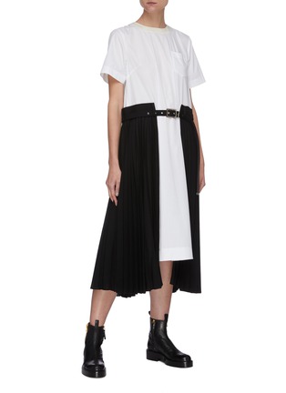 模特儿示范图 - 点击放大 - SACAI - 腰带拼接设计百褶混棉连衣裙