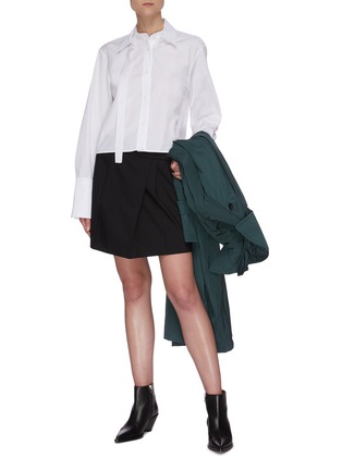 模特儿示范图 - 点击放大 - HELMUT LANG - 可拆式衣领短款纯棉衬衫