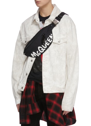 模特儿示范图 - 点击放大 - ALEXANDER MCQUEEN - 拼色涂鸦logo腰包