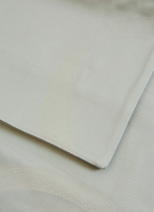细节 –点击放大 - FRETTE - RIBBON曲线暗格纹提花特大双人床纯棉四件套－灰绿色及奶白色