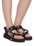 模特儿示范图 - 点击放大 - SUICOKE - x Toga 'Depa' double strap metal embellished sandals