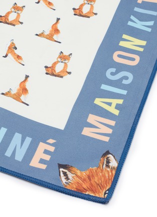 细节 - 点击放大 - MAISON KITSUNÉ - 品牌名称拼色围边瑜伽狐狸图案毛巾