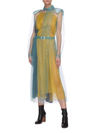 模特示范图 - 点击放大 - MAISON MARGIELA - 腰带长袖连衣裙及拼色真丝吊带连衣裙两件套