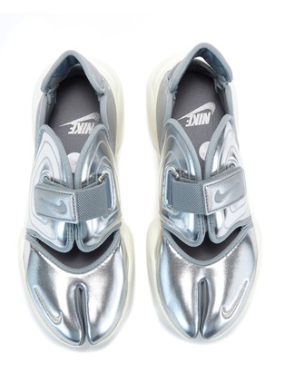 模特儿示范图 - 点击放大 - NIKE - Nike Aqua Rift分趾镂空金属感厚底运动鞋